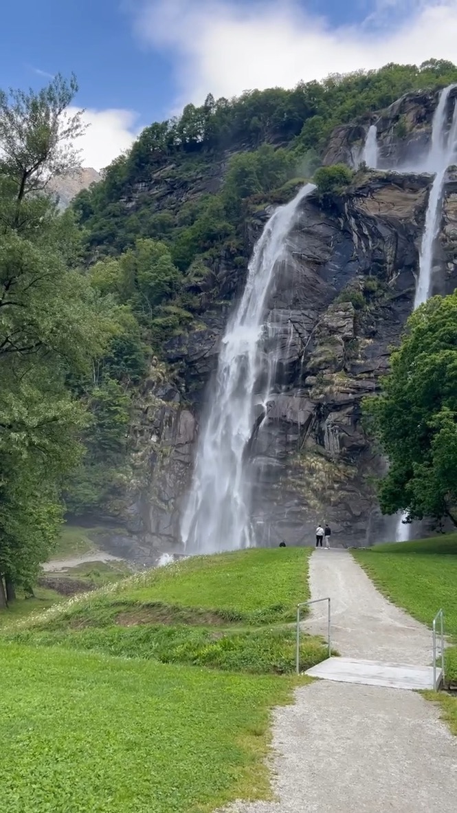 die andere Seite des Wasserfalls